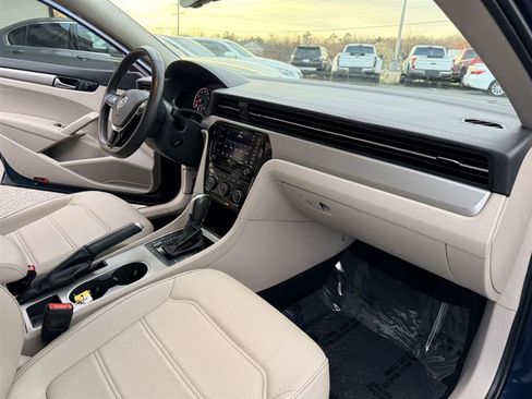 Used 2021 Volkswagen Passat 2.0T SE image 12