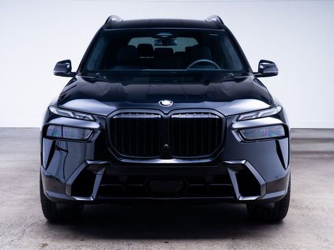 Used 2025 BMW X7 xDrive40i w/ M Sport Package AWD/4WD image 2