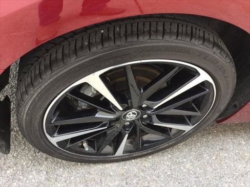 Certified 2018 Toyota Camry XSE FWD image 28