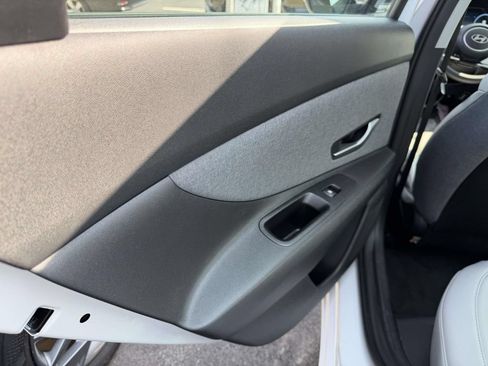 Certified 2025 Hyundai Elantra Limited FWD image 13