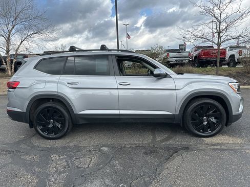 Used 2024 Volkswagen Atlas SE AWD/4WD image 15