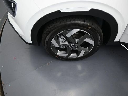 New 2025 Hyundai Venue Limited image 38