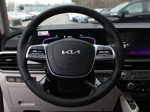 New 2025 Kia Telluride S image 11