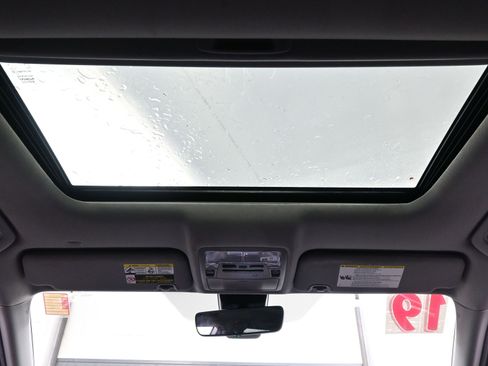 Used 2019 Toyota Highlander XLE image 19