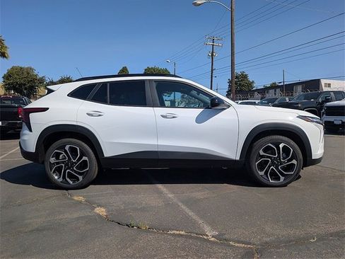 New 2026 Chevrolet Trax RS w/ Sunroof Package image 7