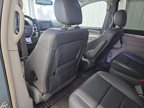Used 2009 Volkswagen Routan SEL Premium FWD image 36