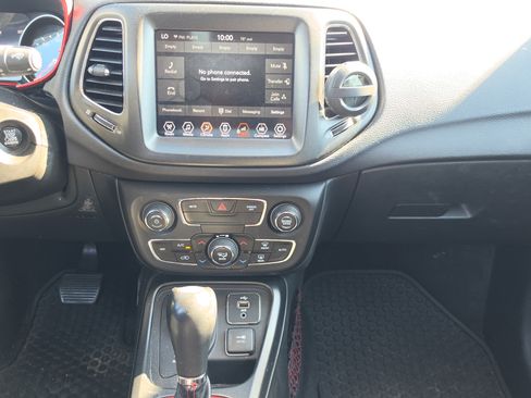 Used 2018 Jeep Compass Trailhawk AWD/4WD image 14