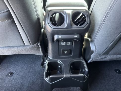 Used 2021 Jeep Gladiator Overland AWD/4WD image 7