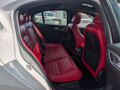 Used 2023 Alfa Romeo Giulia Veloce image 13