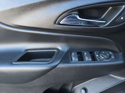 Used 2019 Chevrolet Equinox LT image 12