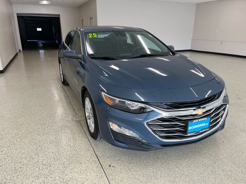 Used 2025 Chevrolet Malibu LT image 4