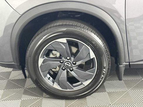 Used 2025 Nissan Rogue SV FWD image 12