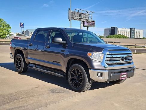 Used 2017 Toyota Tundra SR5 w/ SR5 Upgrade Package image 3