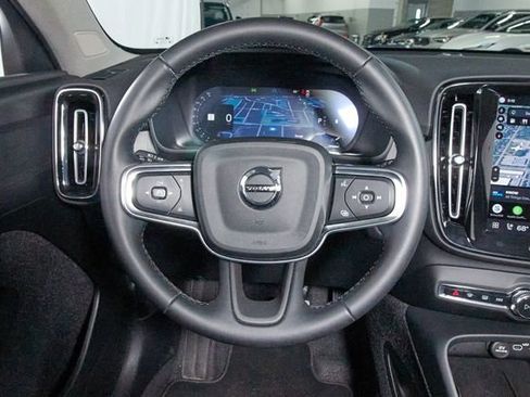 Certified 2025 Volvo XC40 B5 Core AWD/4WD image 8