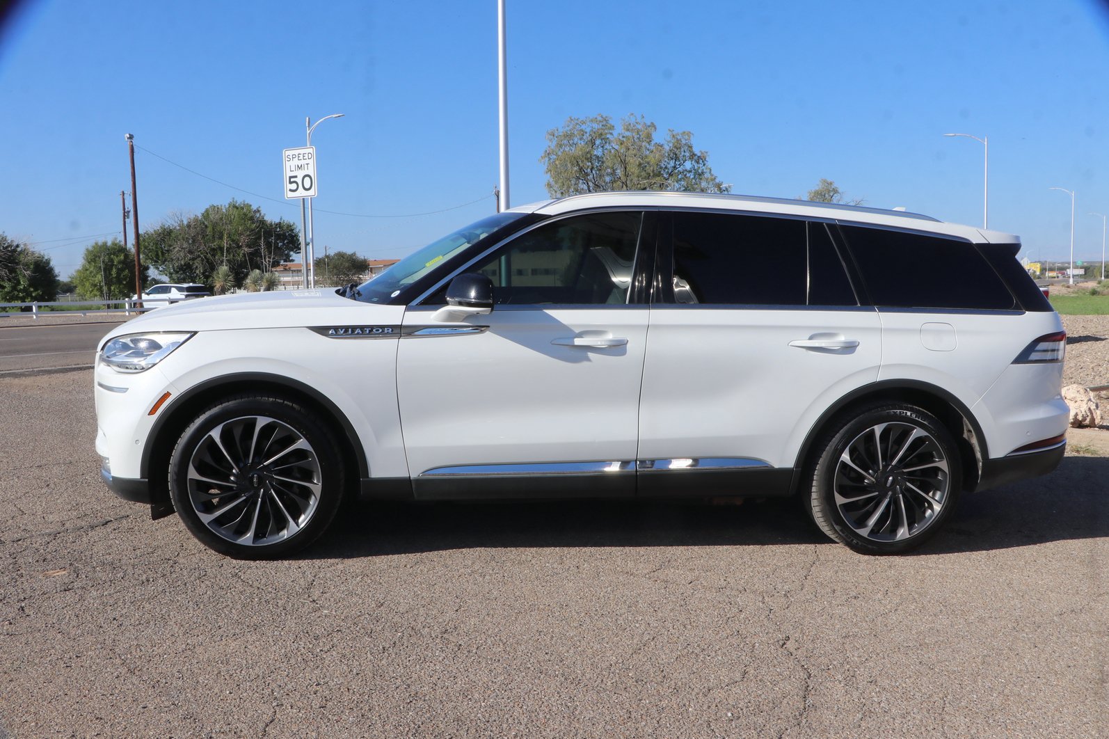 Used 2020 Lincoln Aviator Reserve w/ Equipment Group 202A AWD/4WD image 4