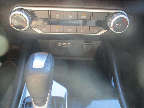 Used 2024 Nissan Altima 2.5 SV FWD image 8