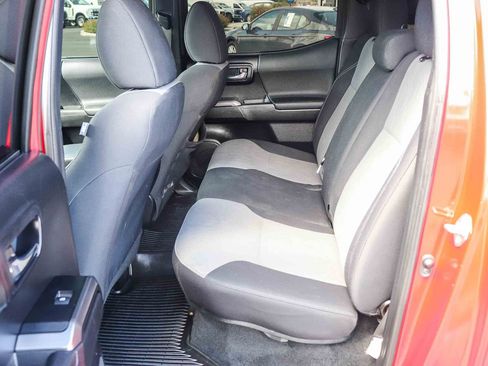Used 2020 Toyota Tacoma TRD Sport w/ Technology Package RWD image 17