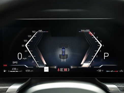 Used 2025 BMW 740i w/ Premium Package image 32