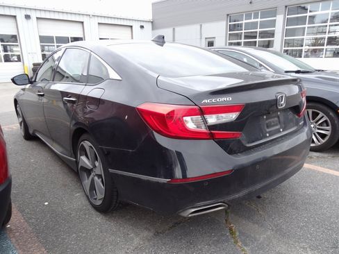 Used 2018 Honda Accord Touring image 3