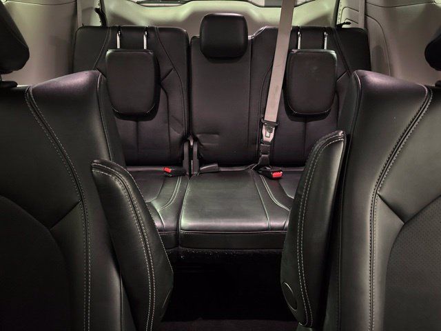 Used 2024 Chrysler Pacifica Limited FWD image 44