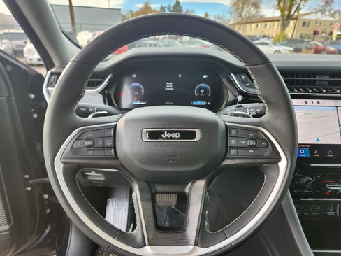 Used 2023 Jeep Grand Cherokee Limited w/ Trailer Tow Prep Group (B) image 7