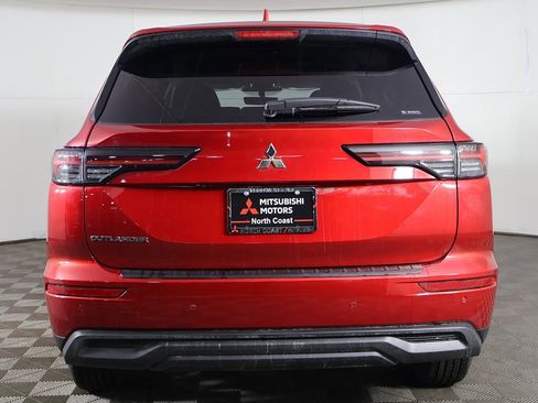 New 2026 Mitsubishi Outlander ES image 12