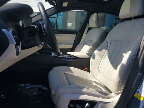 Used 2023 BMW 530i w/ Premium Package image 18