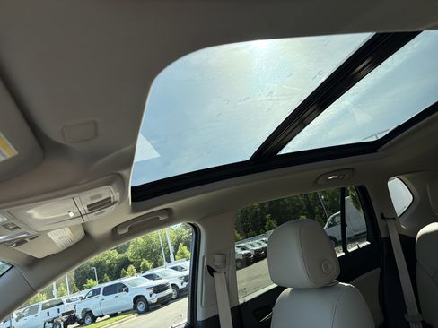 Used 2020 Buick Envision Essence w/ Experience Buick Package FWD image 28