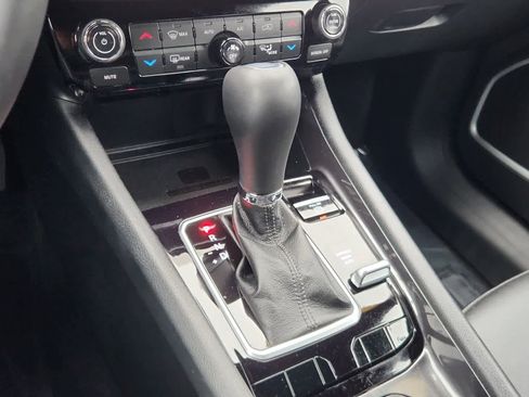 Used 2024 Jeep Compass Latitude image 12