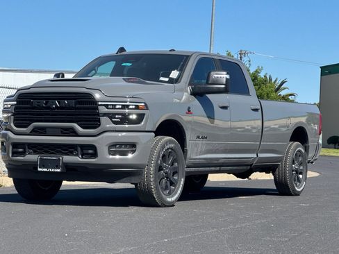 New 2026 RAM 2500 Laramie AWD/4WD image 7