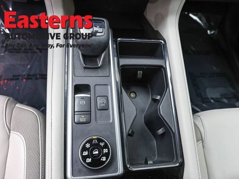 Used 2022 Nissan Pathfinder SL AWD/4WD image 13