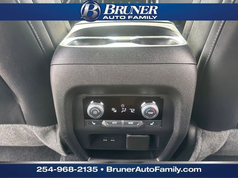 Used 2024 GMC Acadia Denali image 17