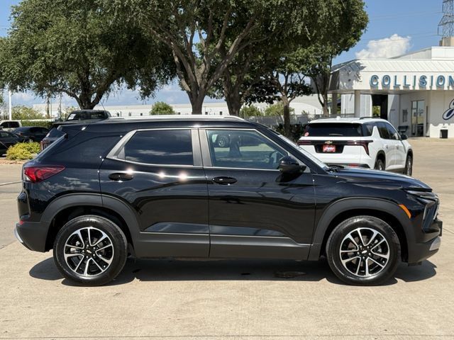 Used 2025 Chevrolet TrailBlazer LT w/ Convenience Package FWD image 4