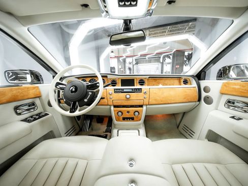 Used 2009 Rolls-Royce Phantom Sedan image 39