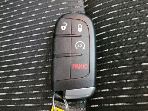 Used 2020 Dodge Journey SE image 32