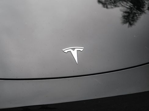 Used 2024 Tesla Model Y Long Range AWD/4WD image 9