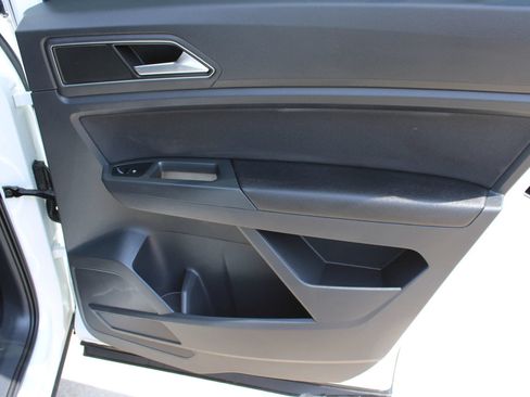 Used 2018 Volkswagen Atlas Launch Edition FWD image 25