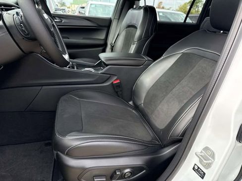 New 2025 Jeep Grand Cherokee L Altitude RWD image 10