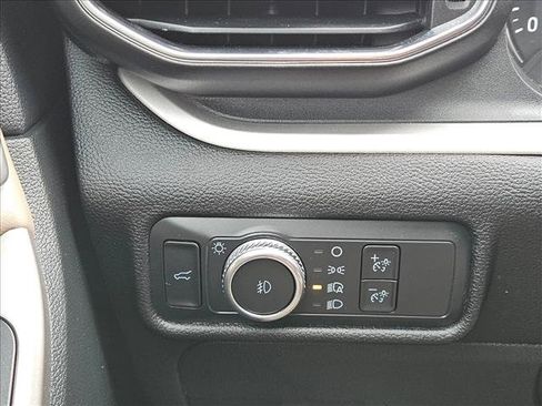 Used 2022 Ford Explorer XLT w/ Equipment Group 202A AWD/4WD image 19