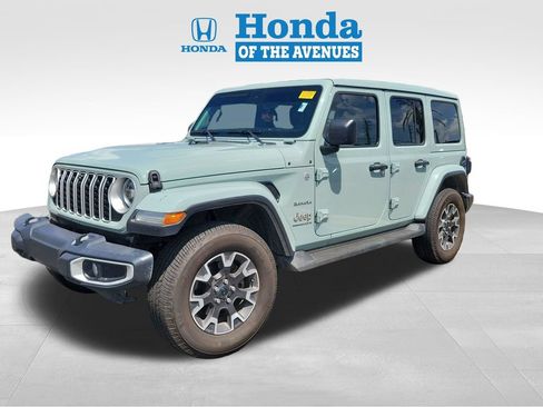 Used 2024 Jeep Wrangler Unlimited Sahara w/ Technology Group AWD/4WD image 4