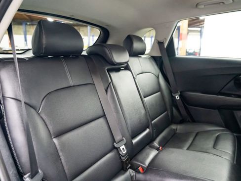 Used 2022 Kia Niro EX Premium FWD image 32