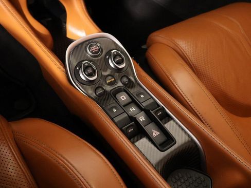 Used 2017 McLaren 570S RWD image 10