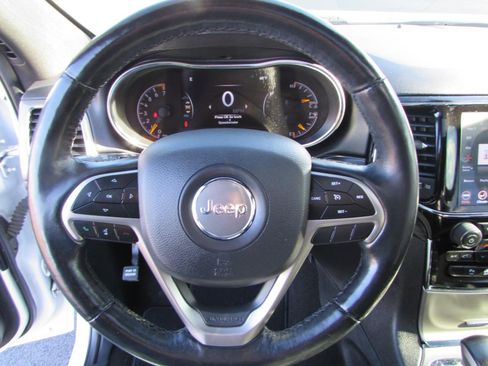 Used 2020 Jeep Grand Cherokee Altitude image 16