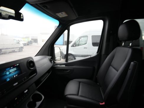 Used 2024 Mercedes-Benz Sprinter 2500 image 14