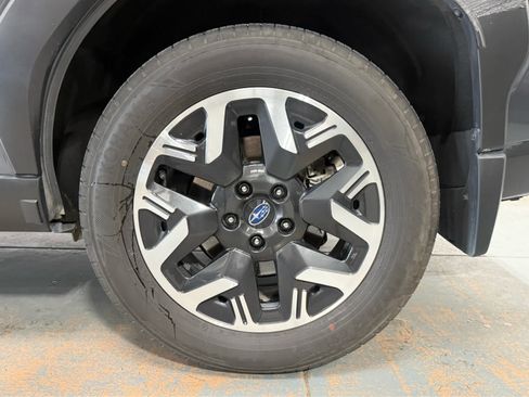 Used 2025 Subaru Forester Premium AWD/4WD image 9