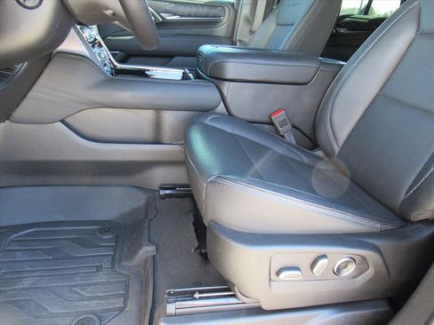 Used 2024 GMC Yukon Denali w/ Advanced Technology Package image 16