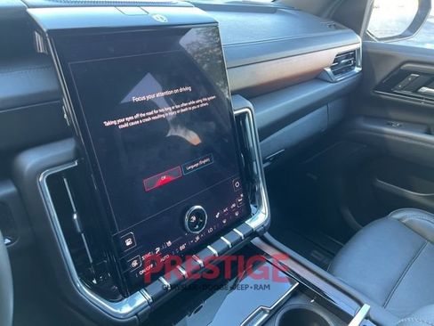 Used 2025 GMC Yukon XL Denali image 41