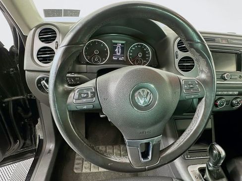 Used 2013 Volkswagen Tiguan SE image 9