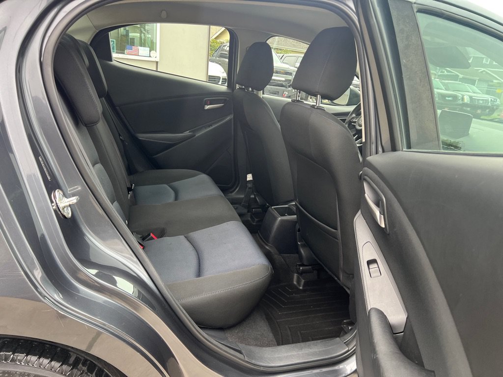 Used 2019 Toyota Yaris LE FWD image 16