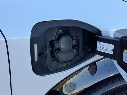 Used 2023 Nissan Ariya image 8